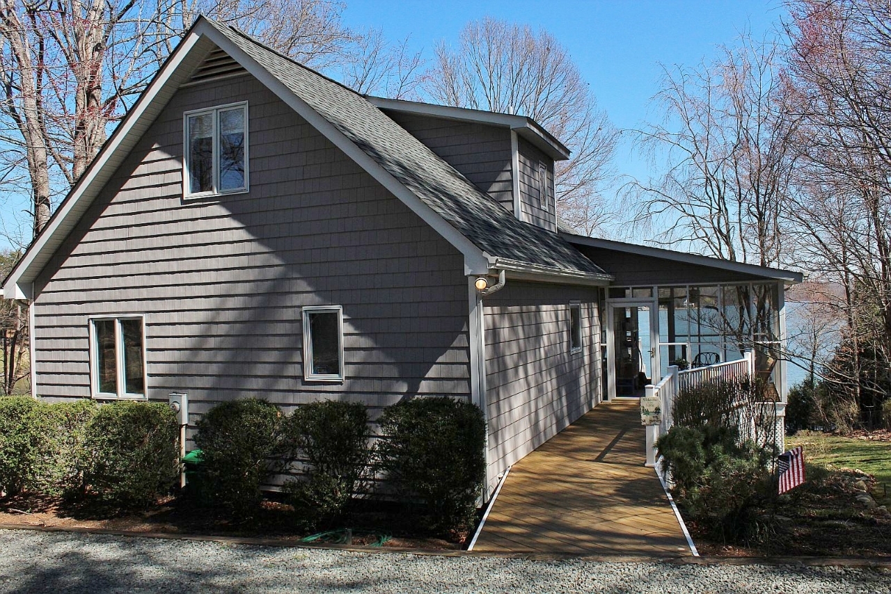 2011 Merriman Way Road Moneta, VA 24121 - Photo 16 of 48 Home Entrance from parking area