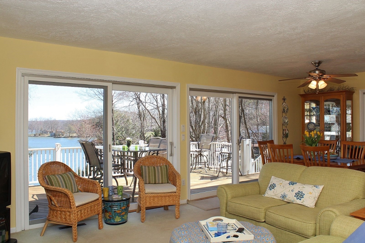 2011 Merriman Way Road Moneta, VA 24121 - Photo 20 of 48 Living Room