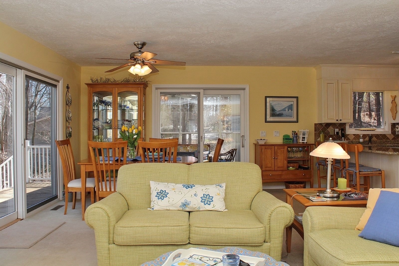 2011 Merriman Way Road Moneta, VA 24121 - Photo 21 of 48 Living Room