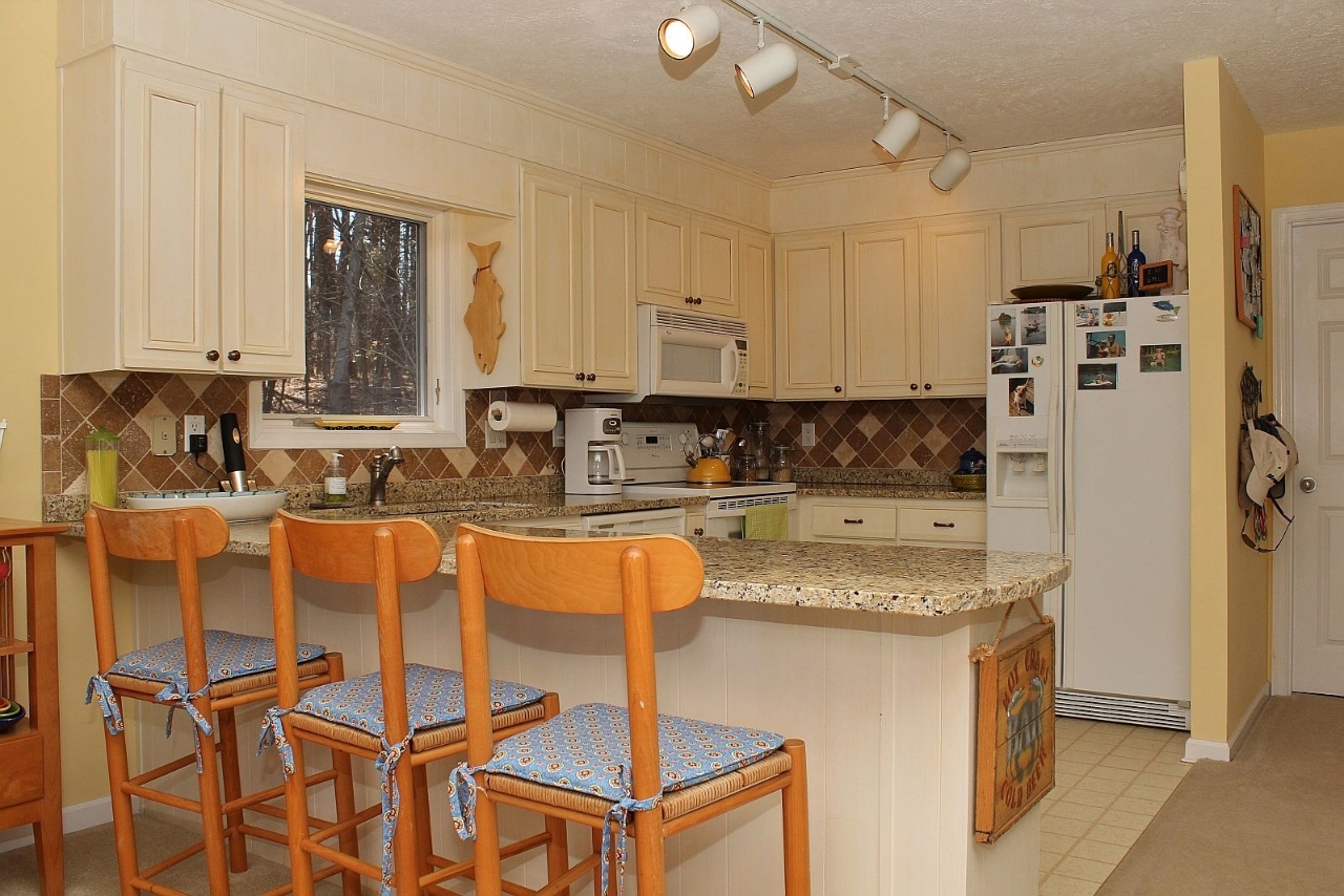 2011 Merriman Way Road Moneta, VA 24121 - Photo 23 of 48 Kitchen