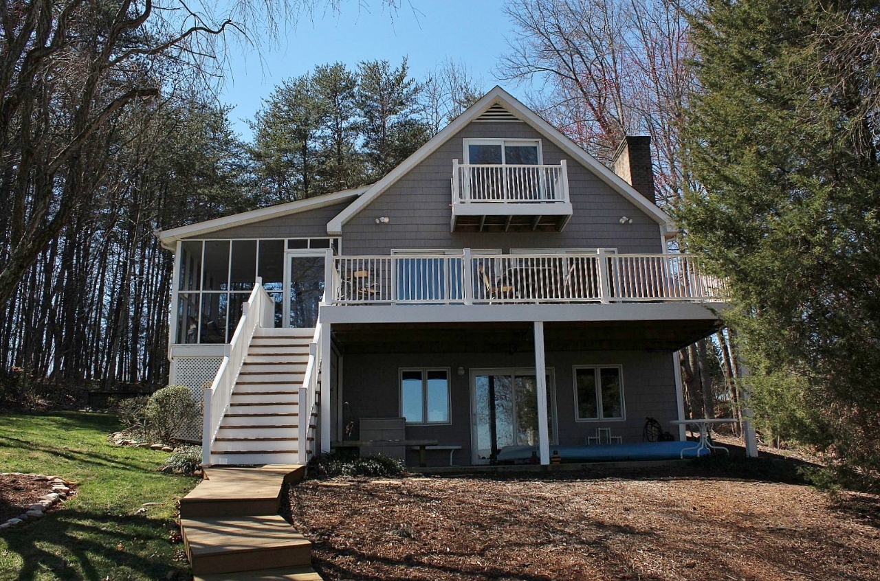 2011 Merriman Way Road Moneta, VA 24121 - Photo 36 of 48 Home Rear View