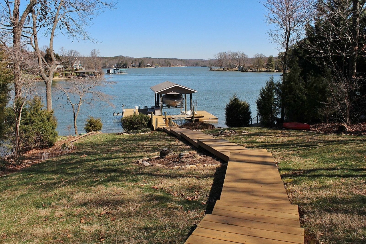 2011 Merriman Way Road Moneta, VA 24121 - Photo 45 of 48 Walkway to Dock