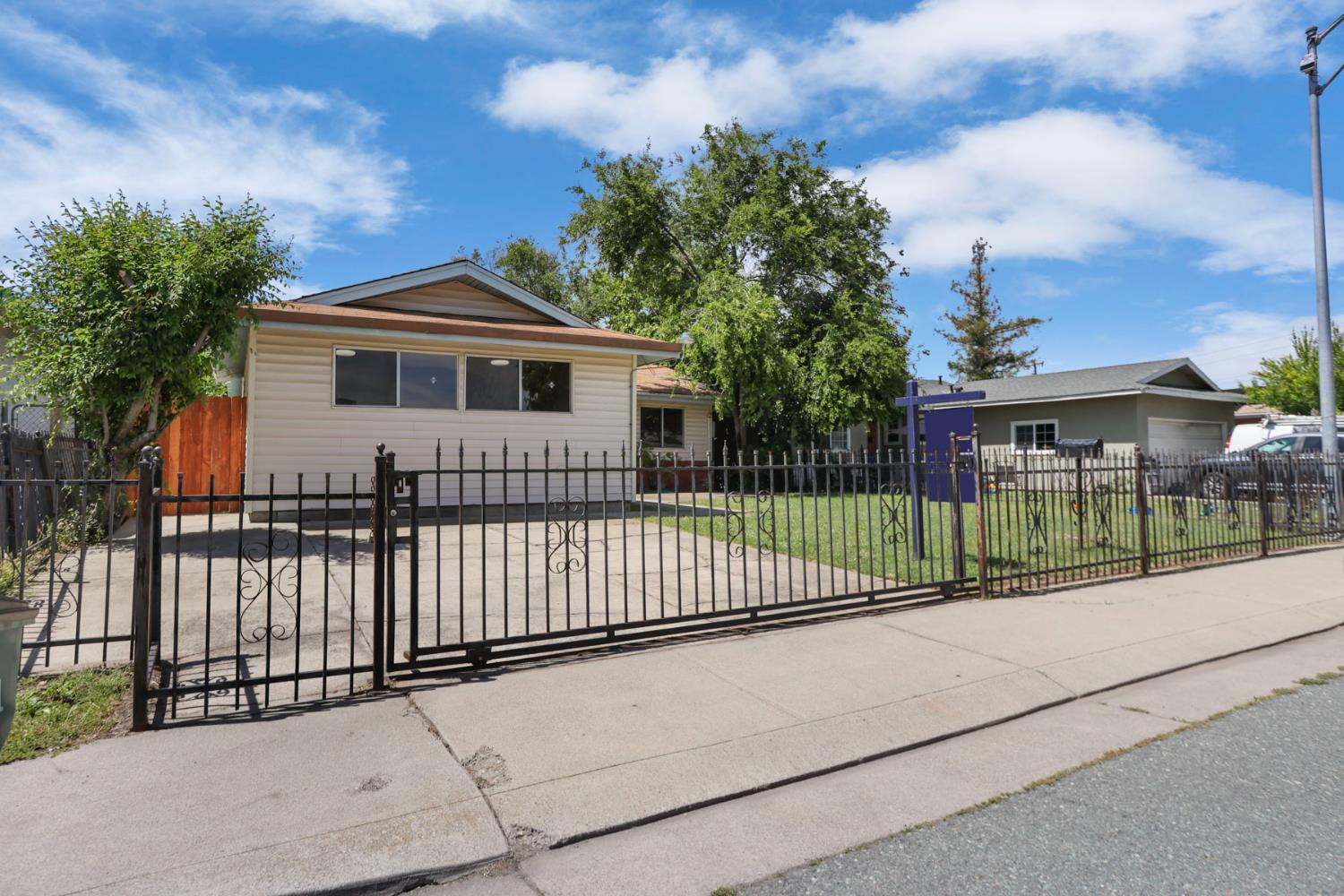 3355 Anne Street Stockton, CA 95206 - Photo 2 of 30