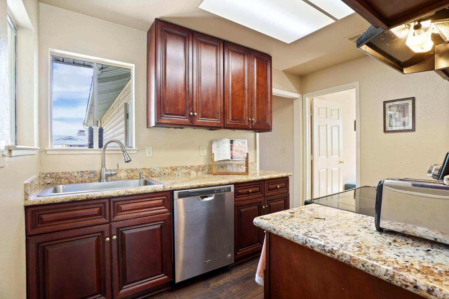 3355 Anne Street Stockton, CA 95206 - Photo 10 of 30