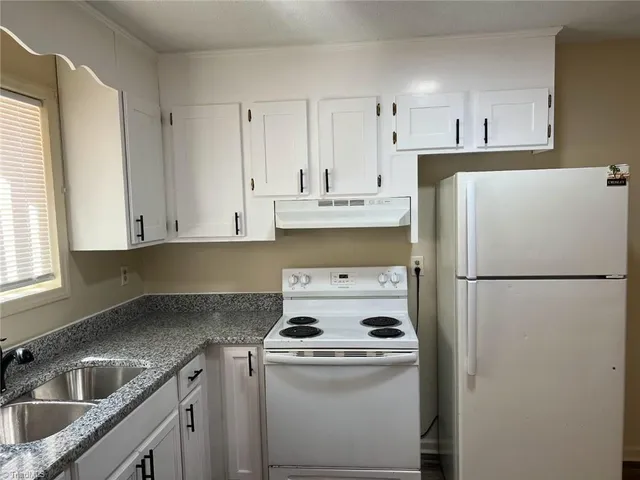 $350,000 | 1506 Oakshire Court, Winston-Salem, NC 27107