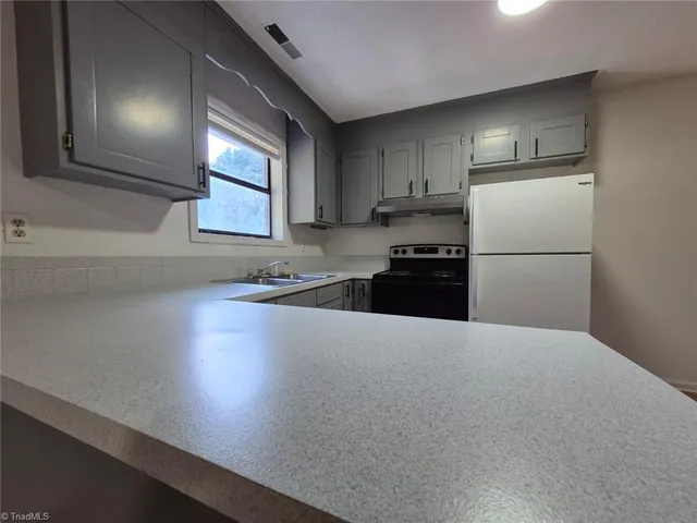 $350,000 | 1506 Oakshire Court, Winston-Salem, NC 27107