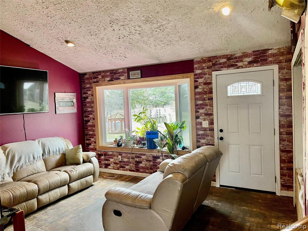 3423 Fisher Road Howell, MI 48855 - Photo 4 of 32