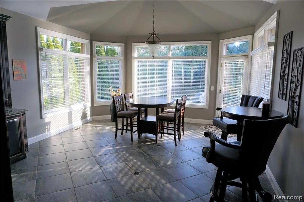 521 Hampton Road Grosse Pointe Woods, MI 48236 - Photo 5 of 48