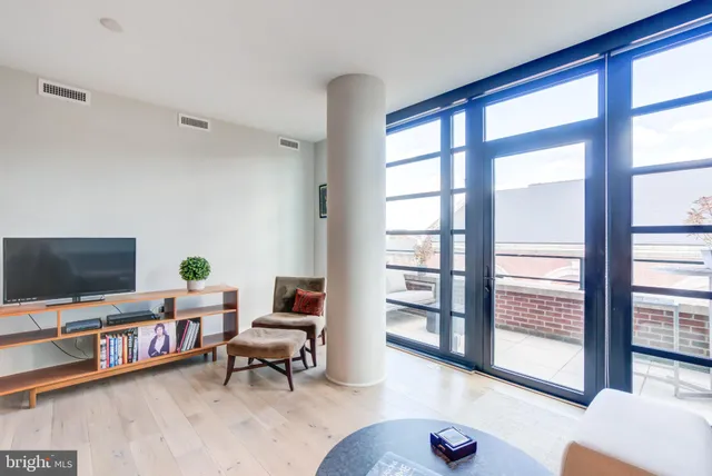 $2,995 | 1300 4th Street Southeast, Unit 414, Washington, DC 20003