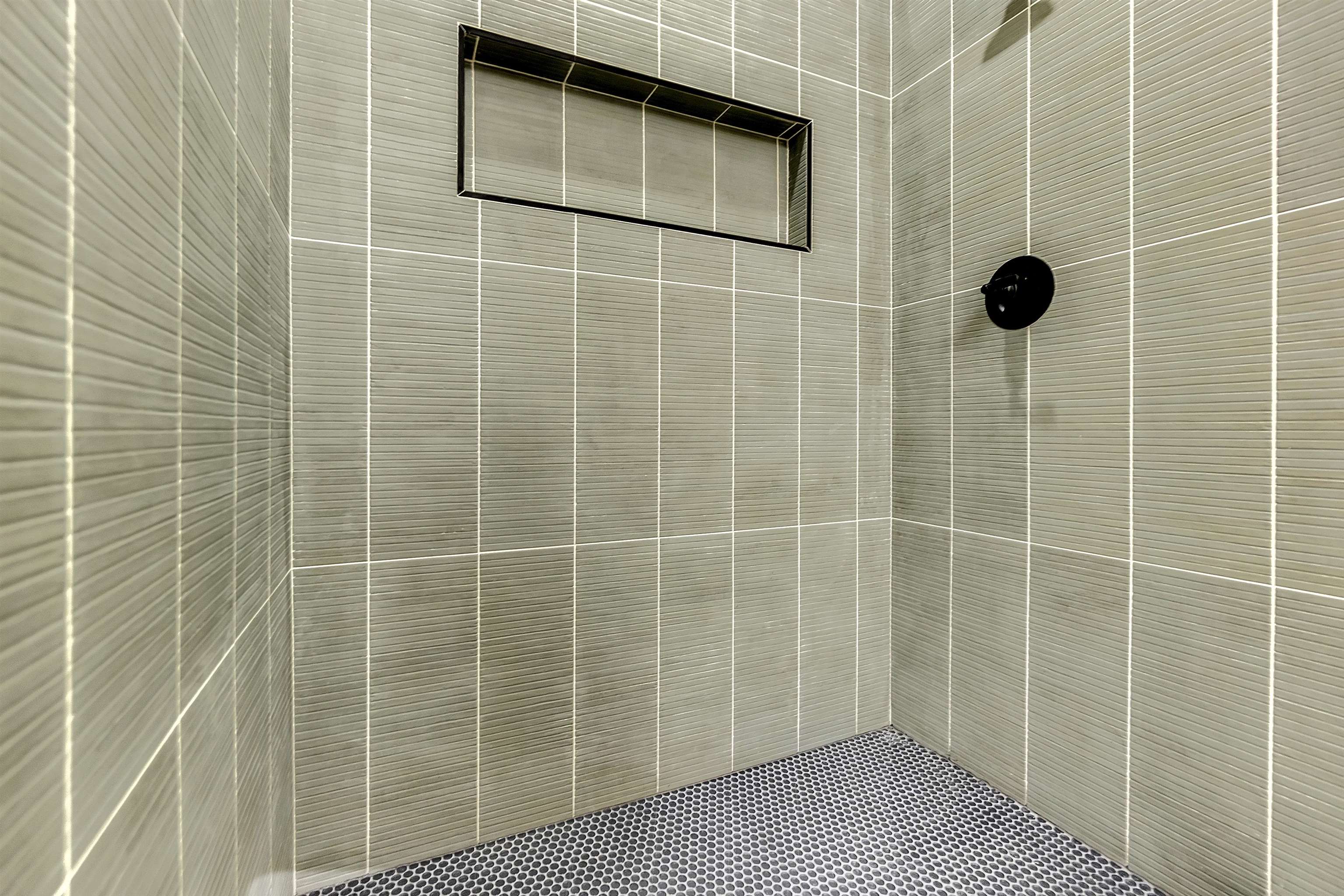 4397 Crescent Park Drive Memphis, TN 38141 - Photo 33 of 40 Interior details with a tile shower