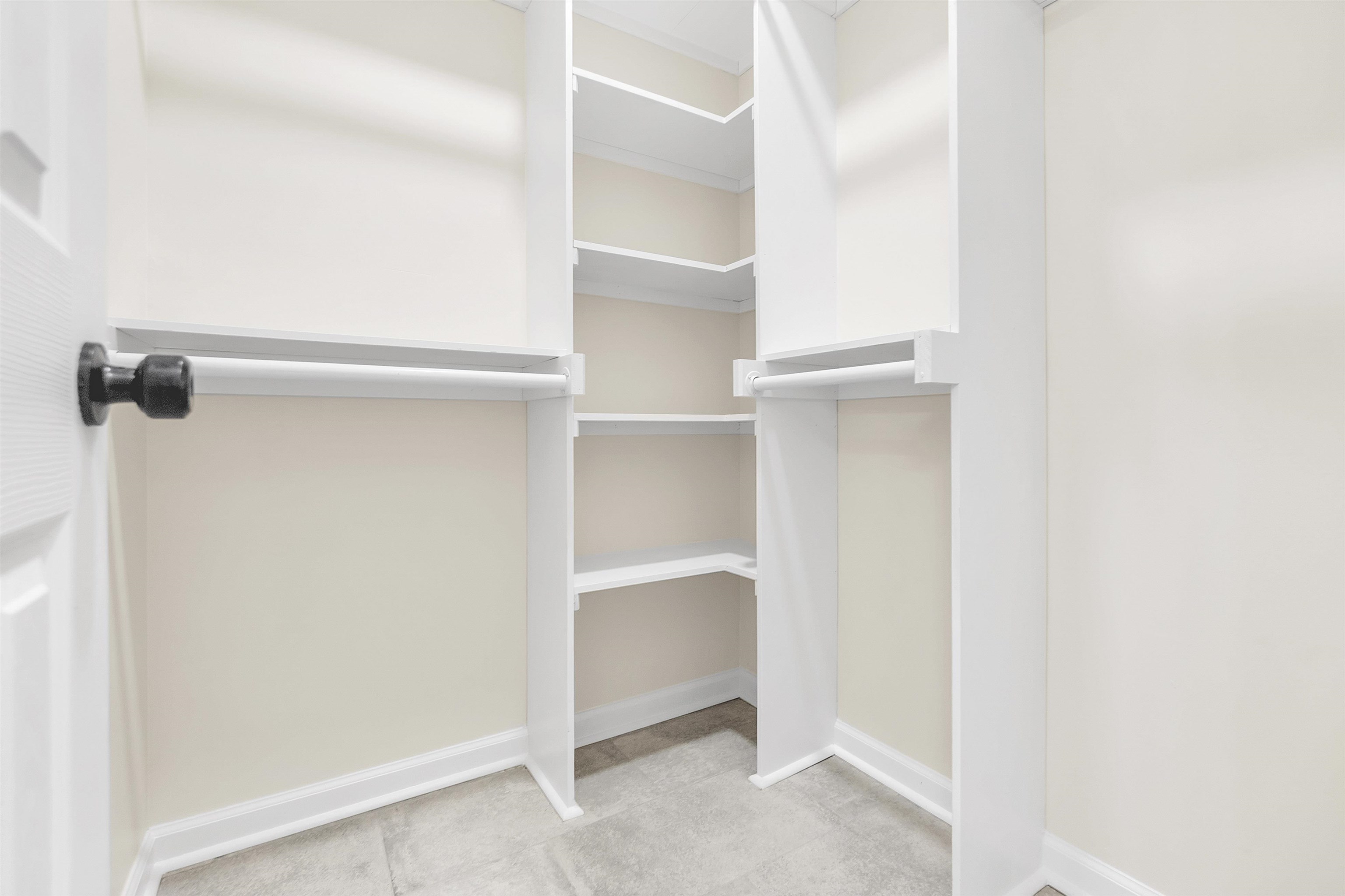 4397 Crescent Park Drive Memphis, TN 38141 - Photo 36 of 40 View of walk in closet