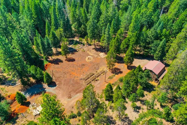 a view of house with a yard