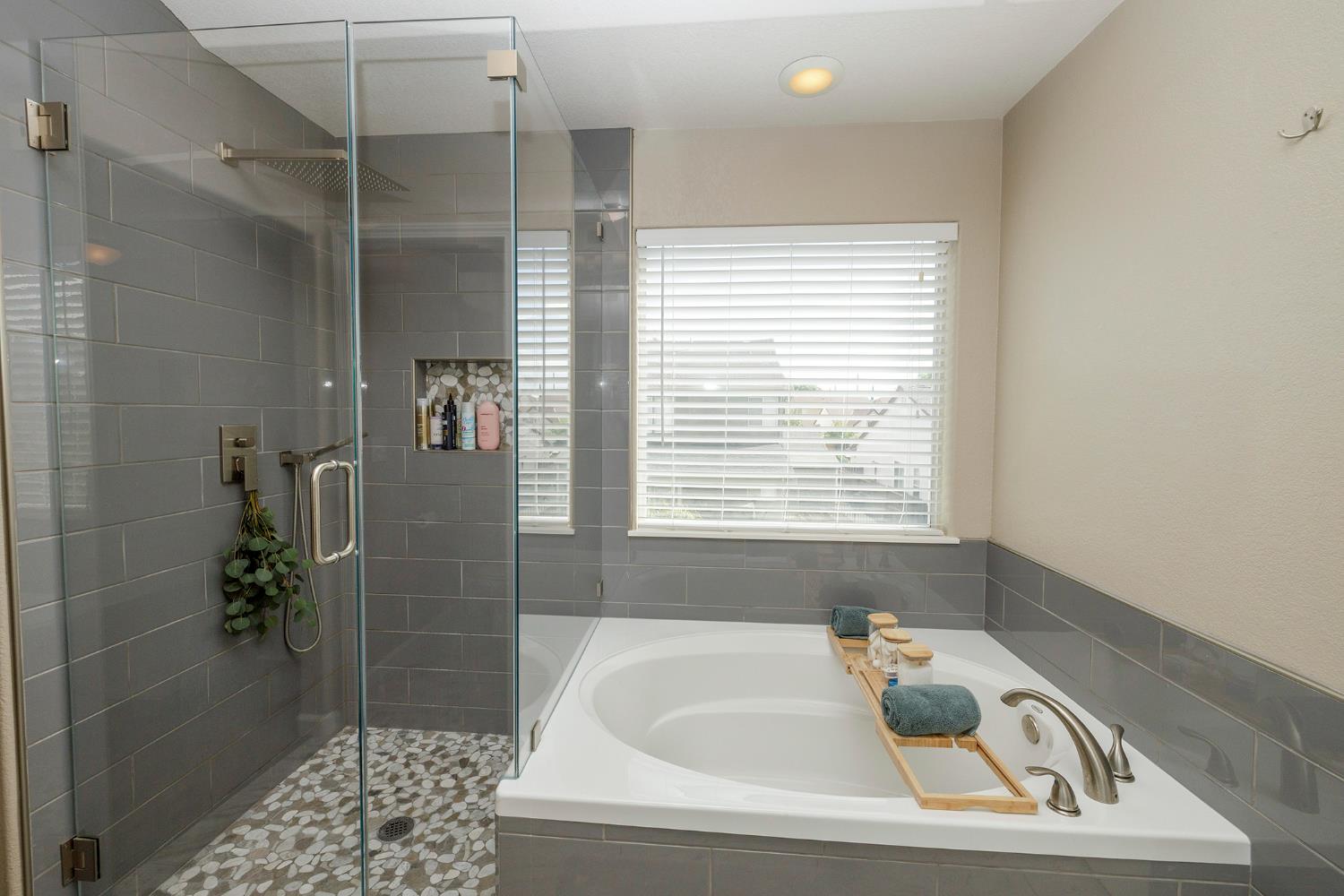 3416 Will Scarlet Way Modesto, CA 95355 - Photo 42 of 56 a bathroom with a bathtub and shower