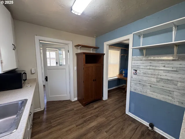 a view of a livingroom with wooden floor and closet