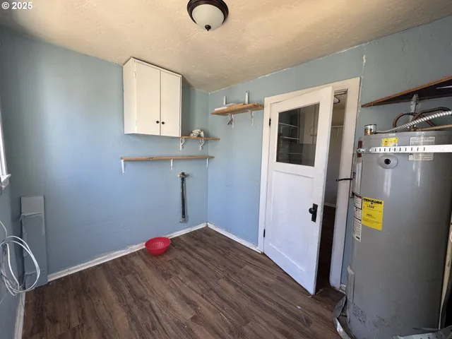 a view of a storage & utility room