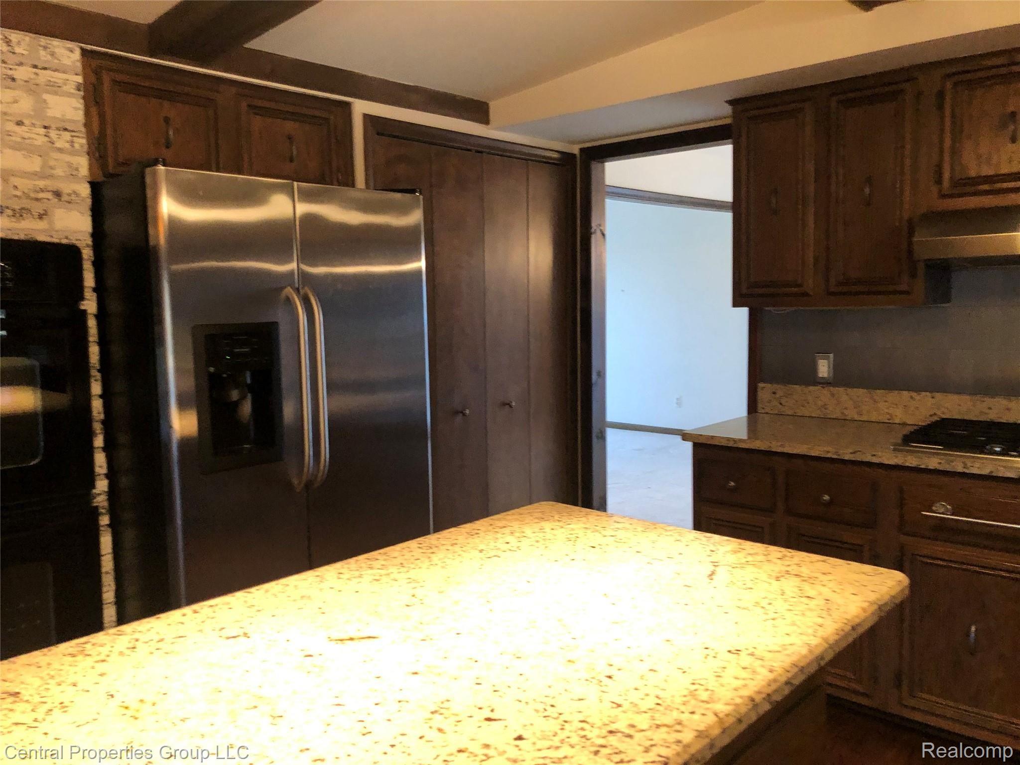 1944 North Kilburn Road Rochester, MI 48306 - Photo 19 of 62 2020-03-10 18.55