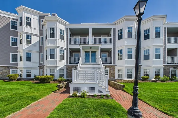 $650,000 | 15 Park Avenue, Unit 211, Hull, MA 02045