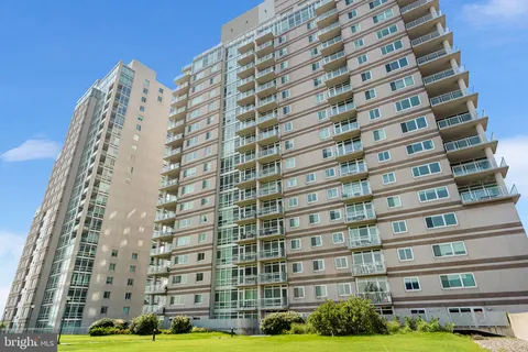 $380,000 | 901 North Penn Street, Unit F1609, Philadelphia, PA 19123