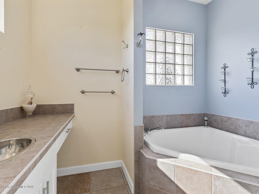 2356 North Riverside Drive Melbourne, FL 32903 - Photo 30 of 48 030_65336560