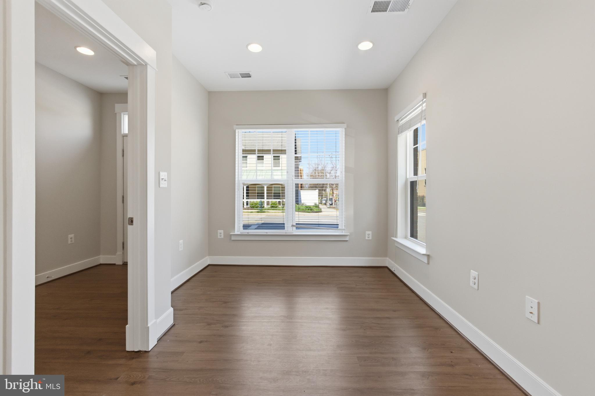 725 Parkside Place Northeast Washington, DC 20019 - Photo 2 of 29
