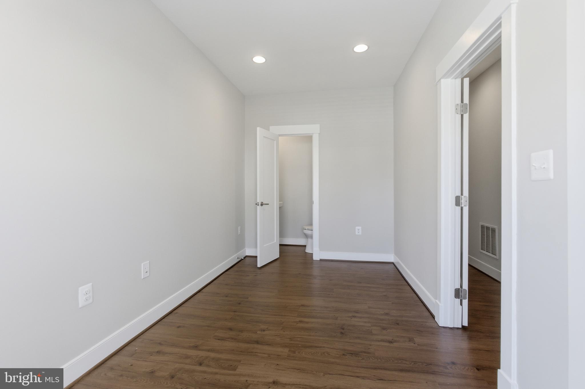 725 Parkside Place Northeast Washington, DC 20019 - Photo 3 of 29