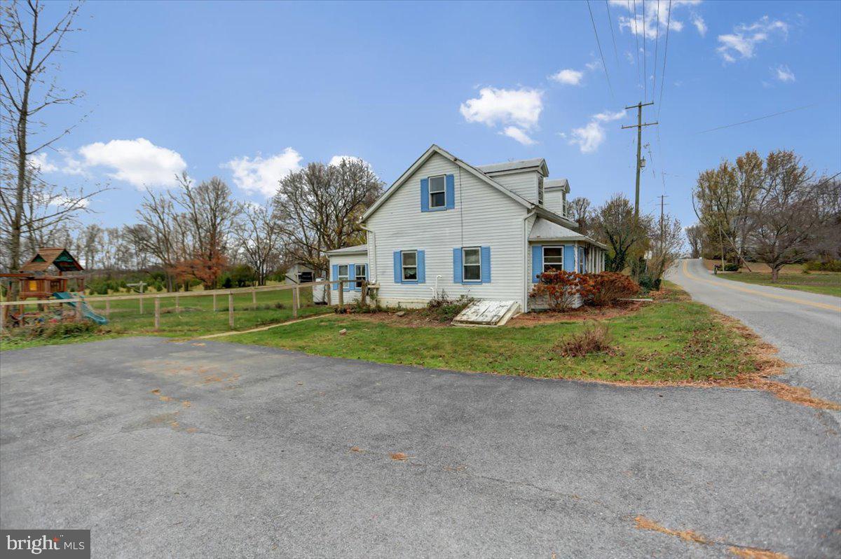 11599 Bemisderfer Road Greencastle, PA 17225 - Photo 3 of 29