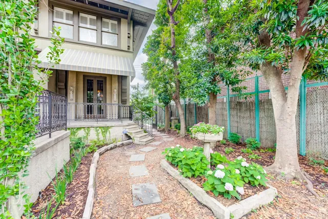 $1,100,000 | 2614 Stanford Street, Houston, TX 77006