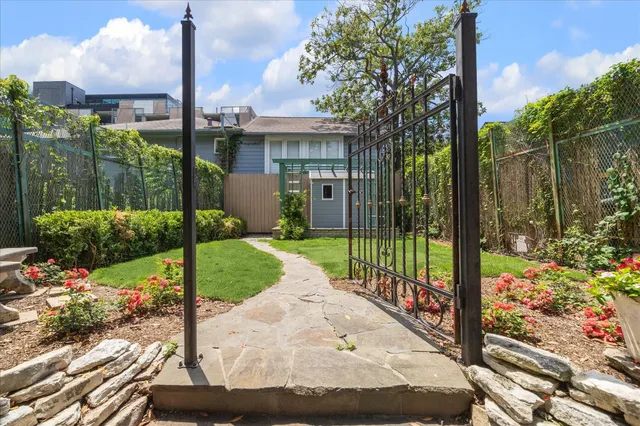 $1,100,000 | 2614 Stanford Street, Houston, TX 77006