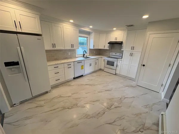 $4,000 | 121 Henry Street, Massapequa, NY 11758