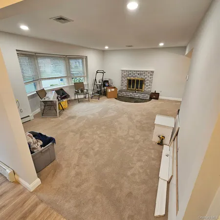 $4,000 | 121 Henry Street, Massapequa, NY 11758