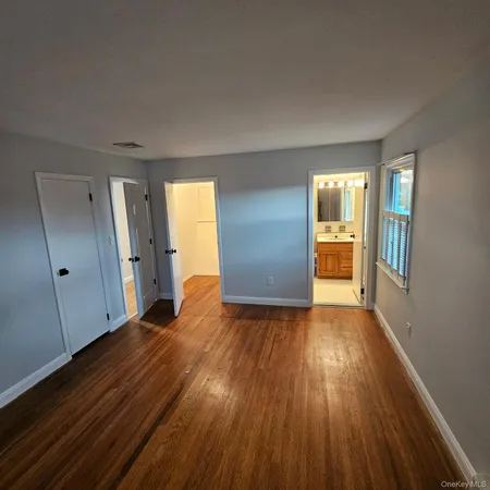 $4,000 | 121 Henry Street, Massapequa, NY 11758