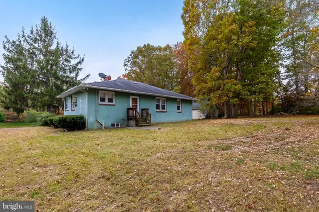 $320,000 | 40 Spillway Drive, Alloway, NJ 08001