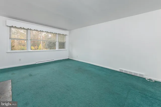 $320,000 | 40 Spillway Drive, Alloway, NJ 08001