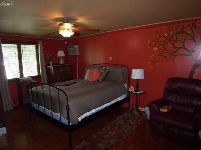 7066 East River Road Flushing, MI 48433 - Photo 18 of 39 21188407-17.JPG