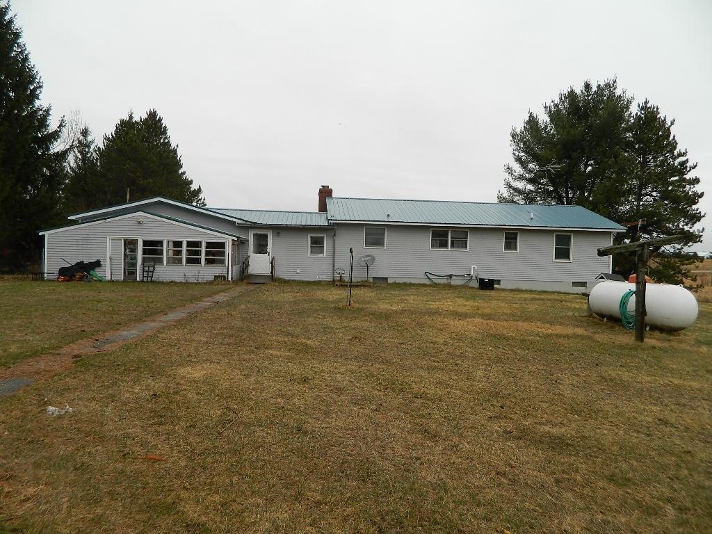 5735 Parker Road Gladwin, MI 48624 - Photo 3 of 21