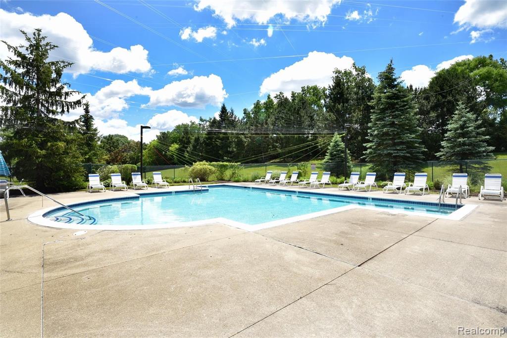2259 Crystal Drive, Unit 32 Rochester Hills, MI 48309 - Photo 35 of 37
