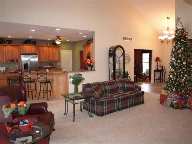 1613 Magnolia Washington, IL 61571 - Photo 4 of 15 Gallery Image 4