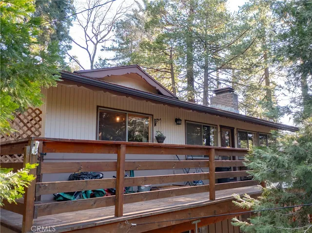 a view of a yard in a yard