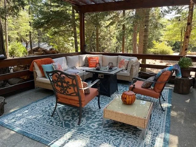 a view of a pathway of a yard