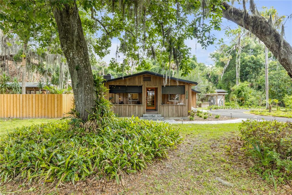233 West Ariel Road Edgewater, FL 32141 - Photo 13 of 81
