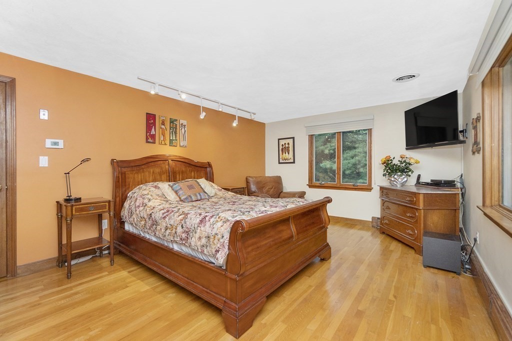 35 Baskin Road Lexington, MA 02421 - Photo 12 of 39