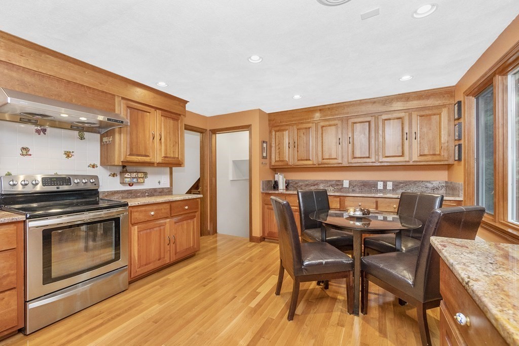 35 Baskin Road Lexington, MA 02421 - Photo 4 of 39