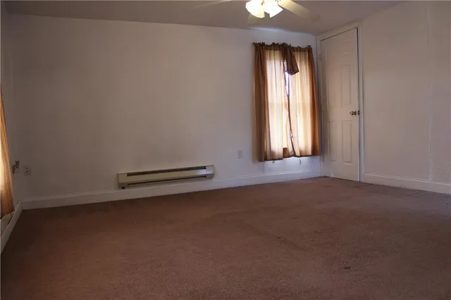 a view of empty room with window