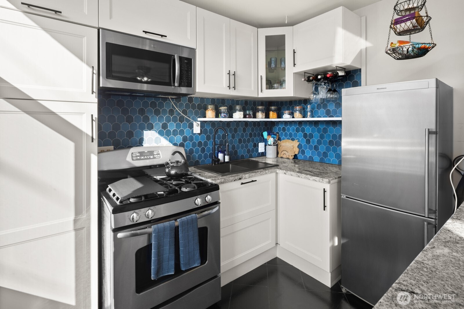 22 John Street, Unit 10 Seattle, WA 98109 - Photo 8 of 29