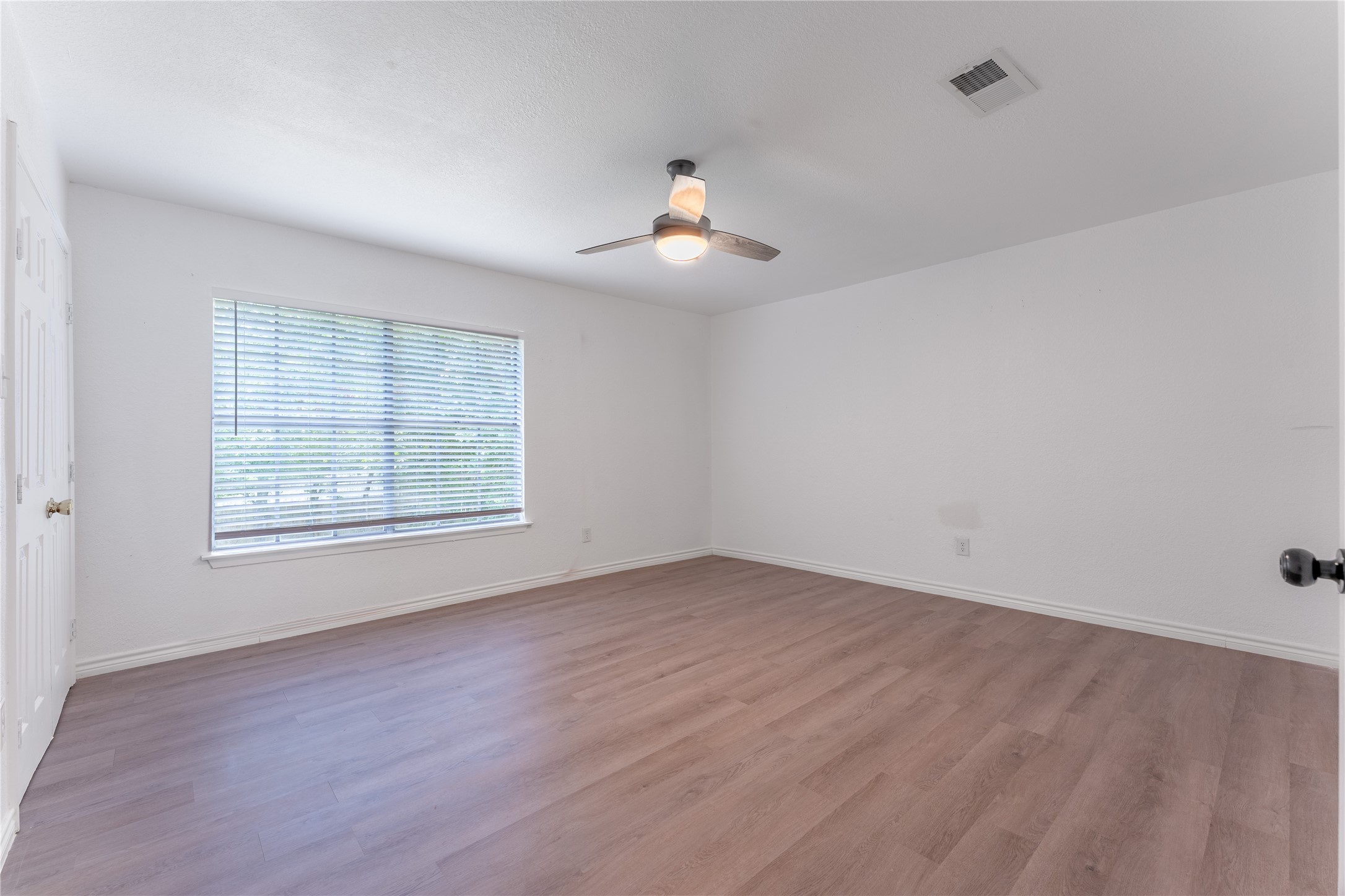 414 Dinerstein Street Webster, TX 77598 - Photo 18 of 24 Gallery Image 18