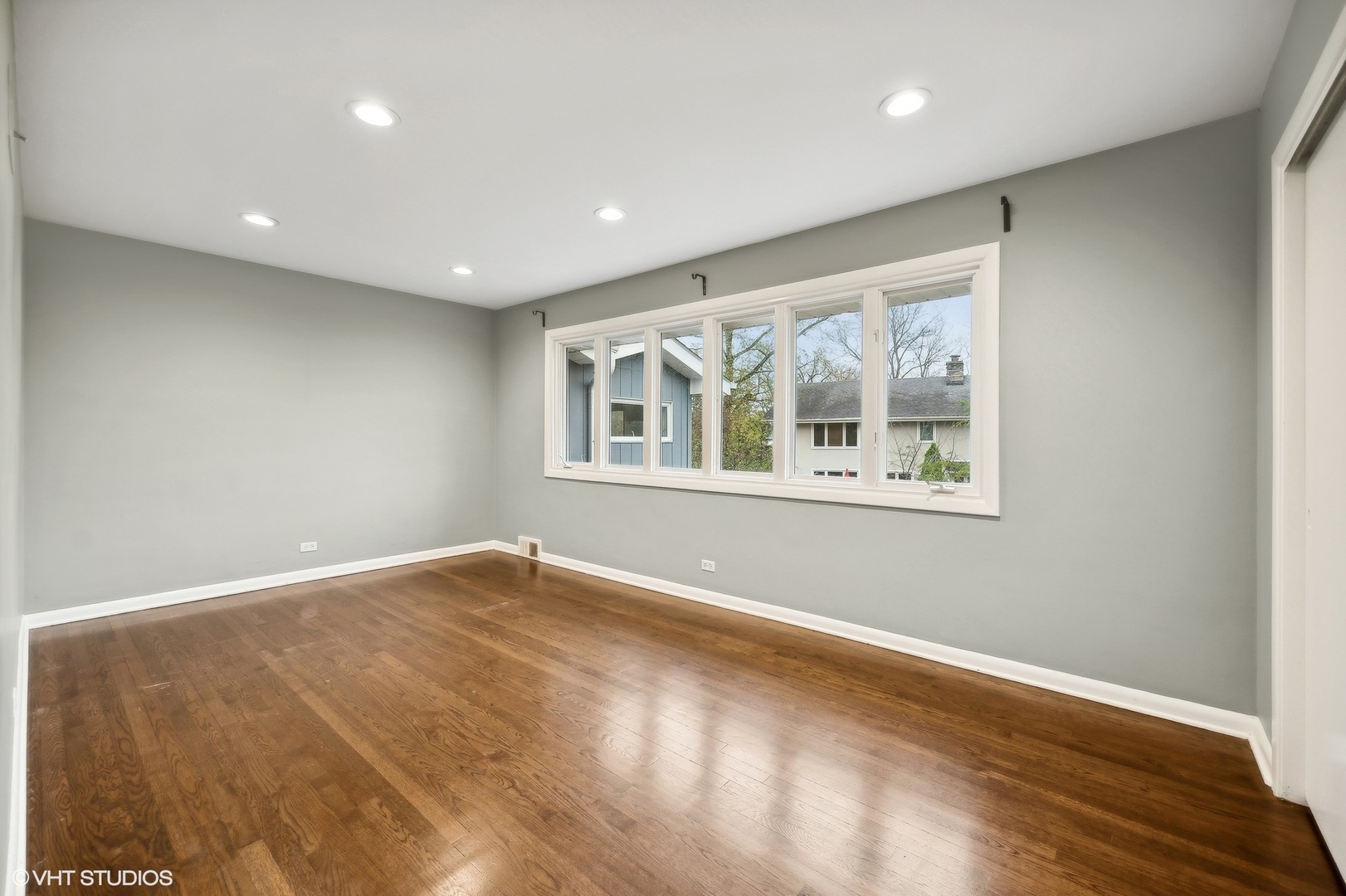 558 Sunset Lane Glencoe, IL 60022 - Photo 15 of 22 a view of an empty room with wooden floor and a window