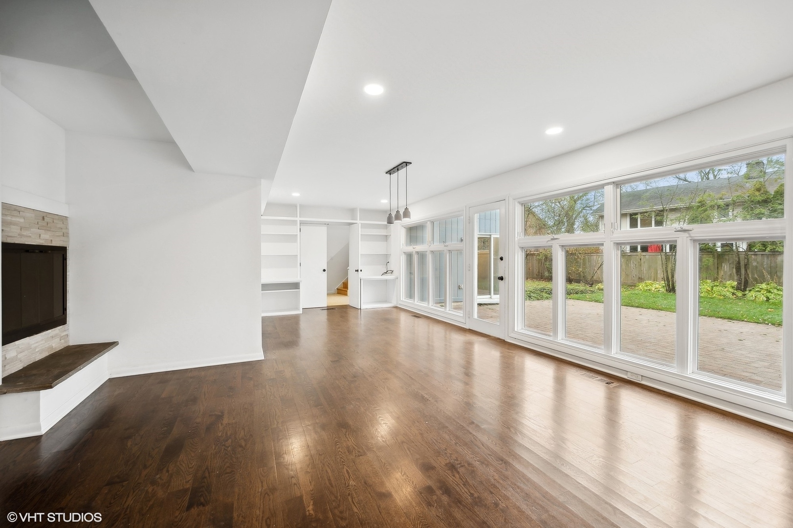 558 Sunset Lane Glencoe, IL 60022 - Photo 5 of 22 a view of empty room with wooden floor and fireplace