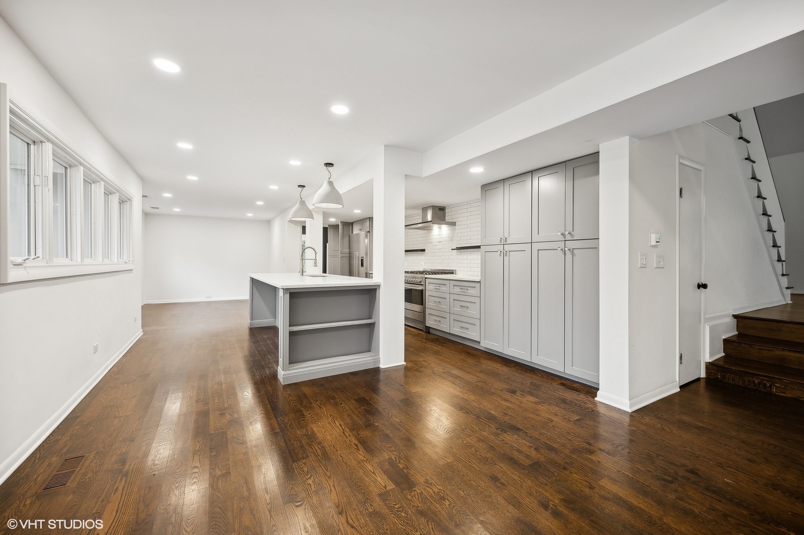 558 Sunset Lane Glencoe, IL 60022 - Photo 6 of 22 a view of a kitchen with wooden floor and electronic appliances