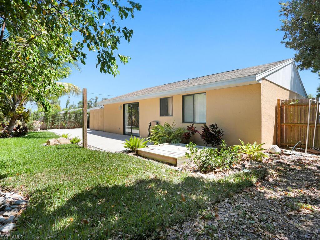 9101 Hamlin Road West Fort Myers, FL 33967 - Photo 7 of 24 a backyard of a house with plants and tree
