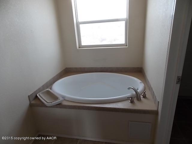 7145 White Buffalo Road Amarillo, TX 79124 - Photo 6 of 18 MASTER BATH